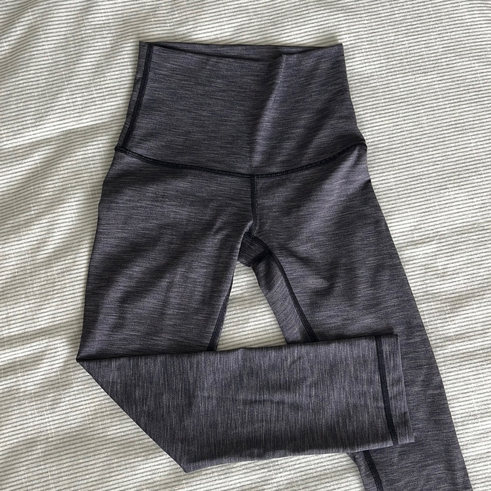 LuLulemon Leggings in Grey | Excellent Condition | Size 2